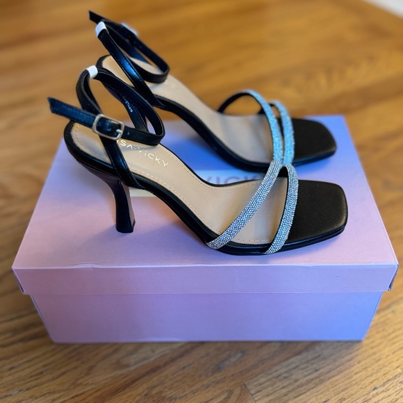 Lisa Vicky Elegant Black and Silver Stiletto Heels with Strappy Design - Picture 2 of 5